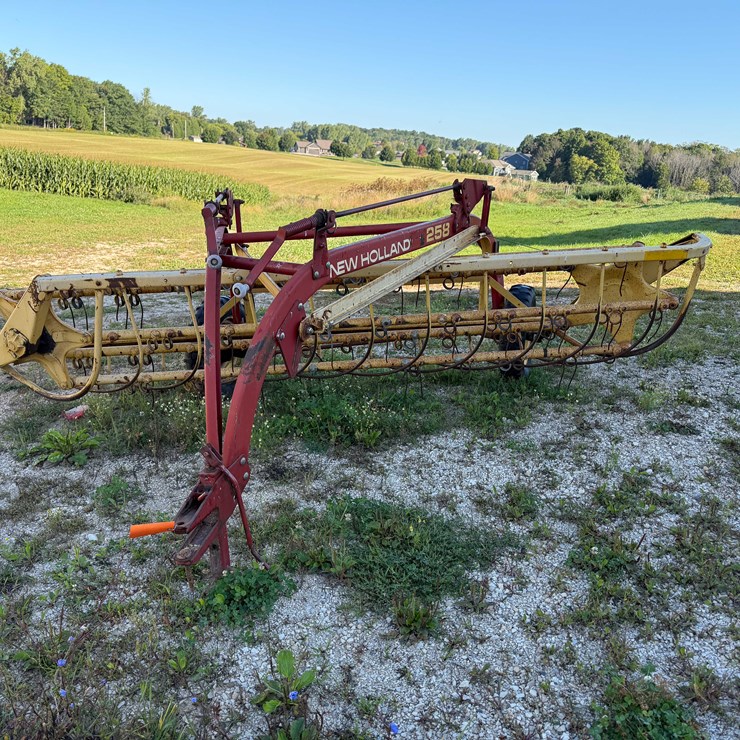 NEW HOLLAND 258