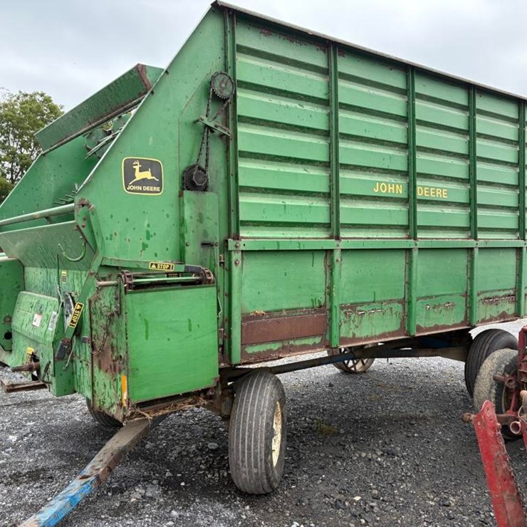 JOHN DEERE 714