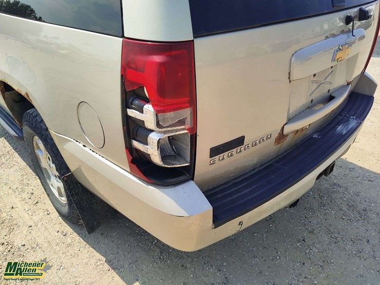 2007-chevrolet-suburban-image-48