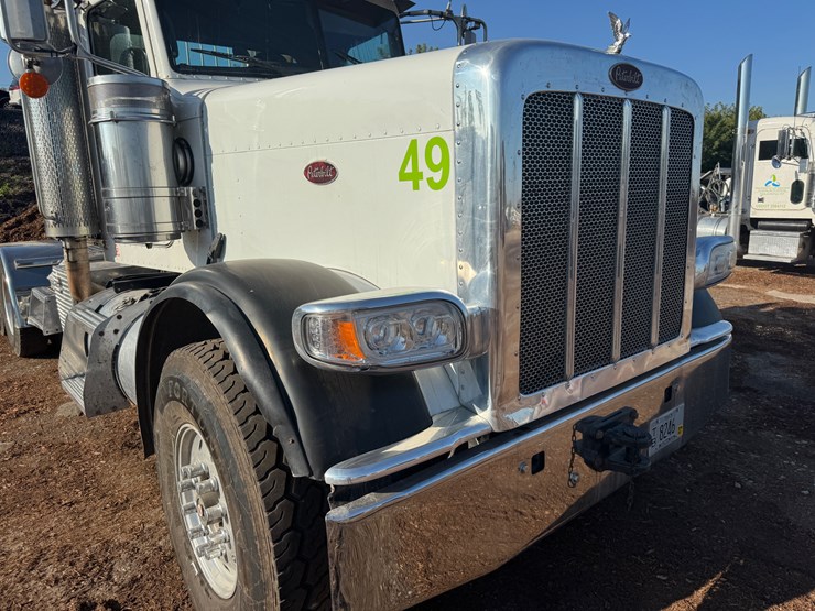 2013-peterbilt-389k-image-11