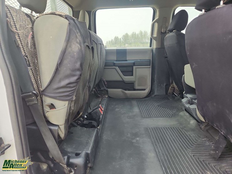 2021-ford-f350-image-23