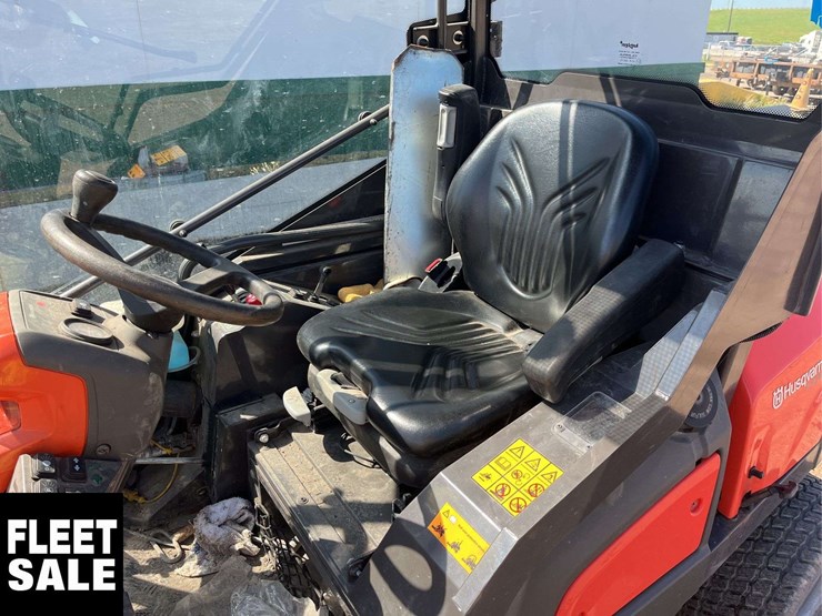 2020-husqvarna-p525d-sweeper-image-8