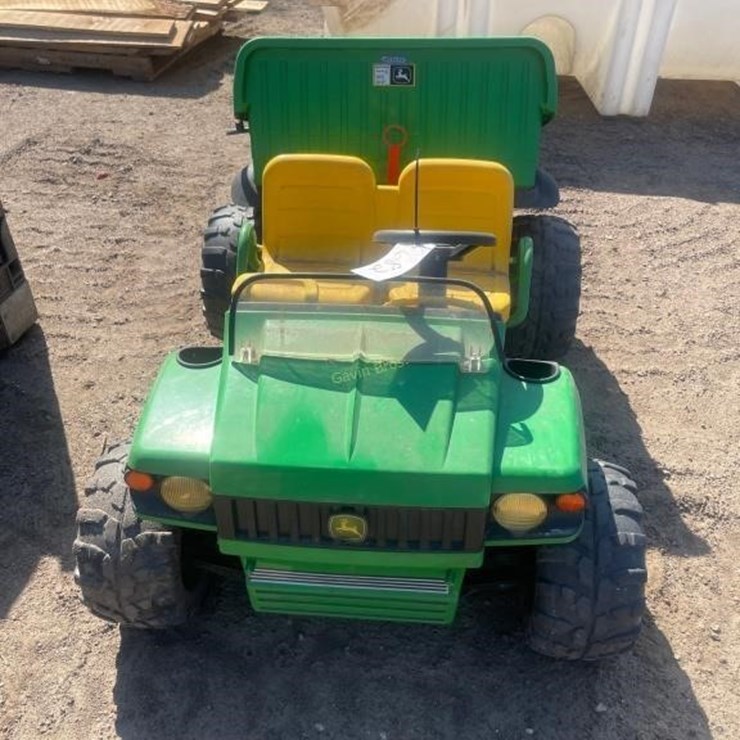 JOHN DEERE GATOR