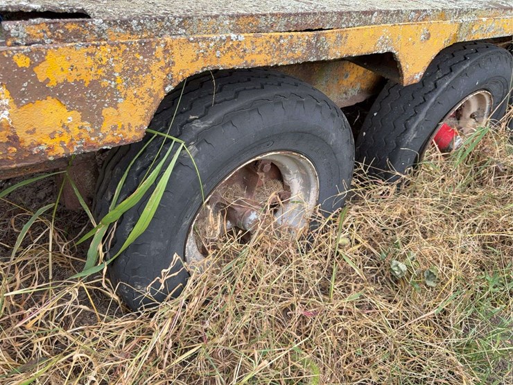 gooseneck-trailer-with-tank-image-18