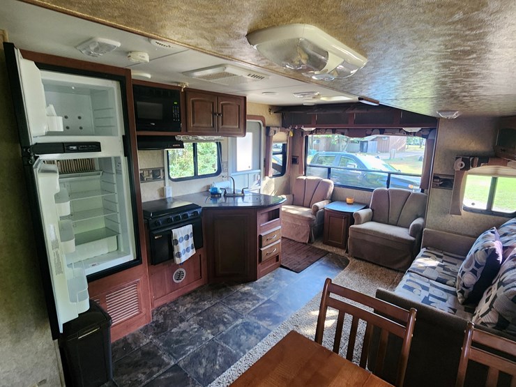 #3300-•-2012-north-trail-caliber-26lrss-camper-(has-mi-title)-(three-lakes,-wi)-image-35