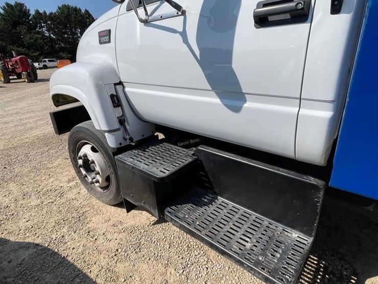 1999-gmc-c6500-truck-w/hoist-image-11
