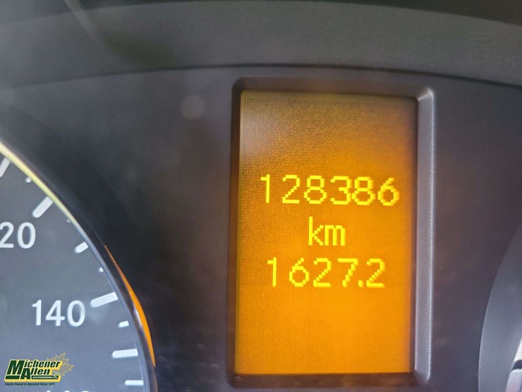 2015-mercedes-benz-sprinter-2500-image-31