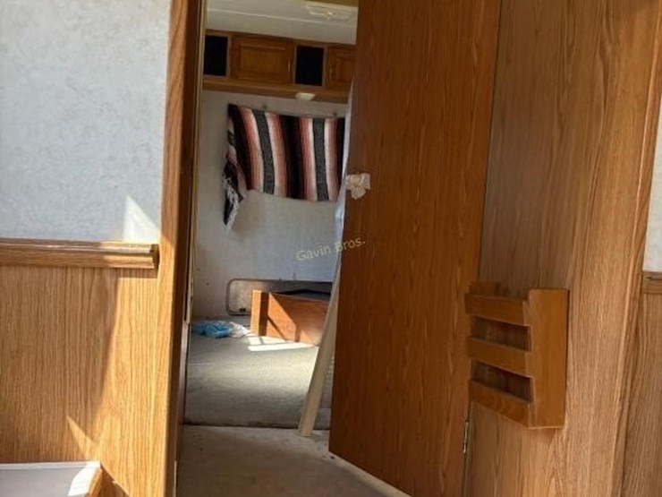 1999-classic-dutchmen-300-camper-image-8