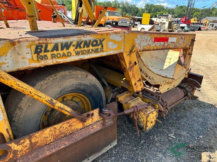 blaw-knox-195-road-widener-hasn't-been-used-in-multiple-years-image-16