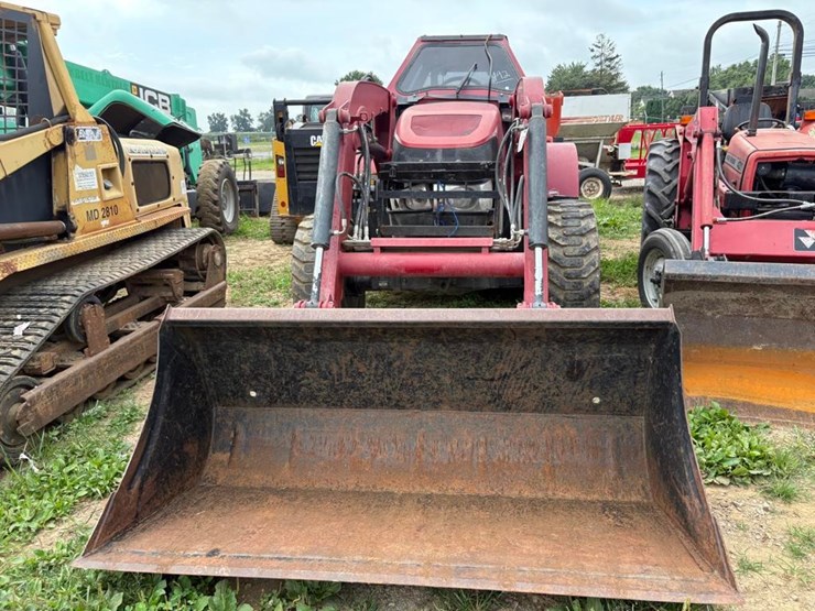 case-international-farmall-120c-4x4-tractor-image-3