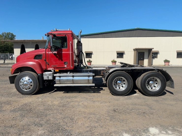 2003-mack-granite-cv713-image-2