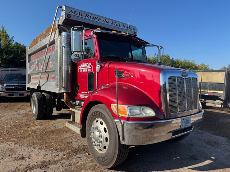 2008-peterbilt-335-image-3