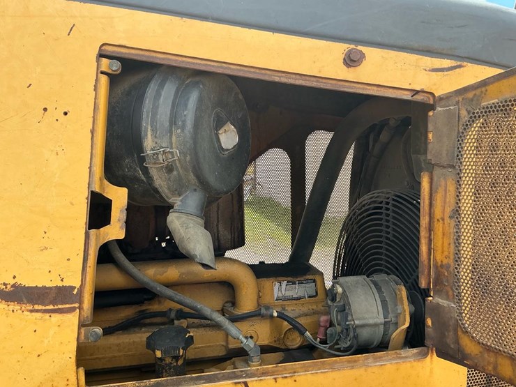 2002-deere-700h-image-46
