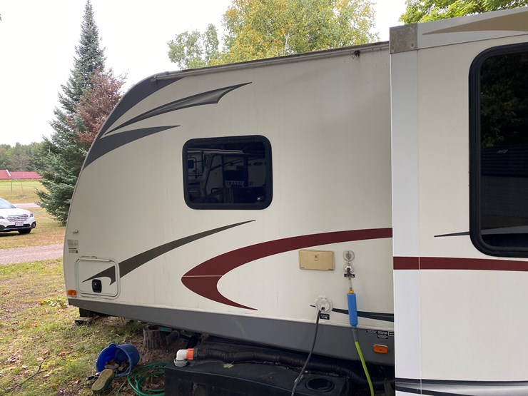 #3300-•-2012-north-trail-caliber-26lrss-camper-(has-mi-title)-(three-lakes,-wi)-image-15
