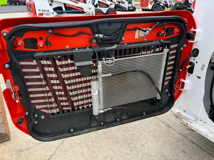 2022-bobcat-s64-image-19