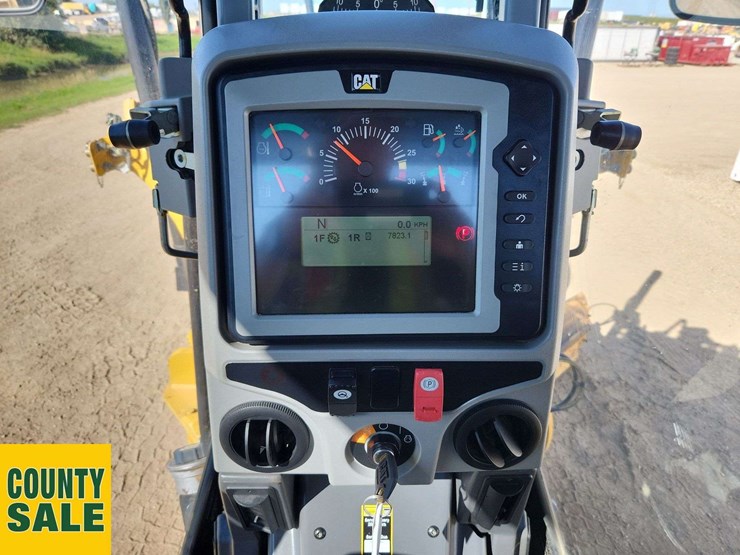 2020-caterpillar-150-awd-image-10