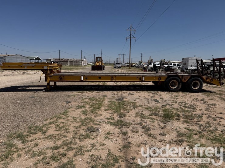 1983-century-lowboy-trailer,-dovetail,-ramps-image-2