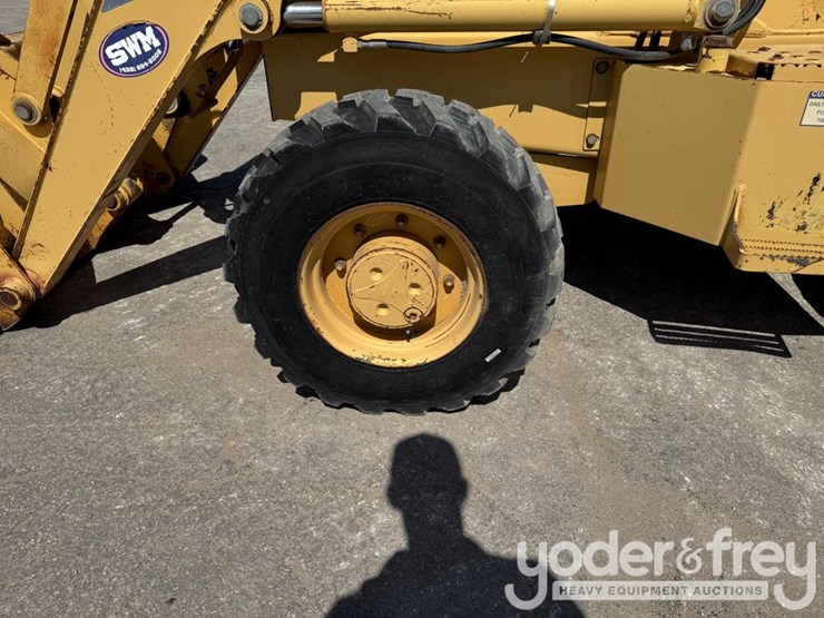 johndeere-210le-image-12
