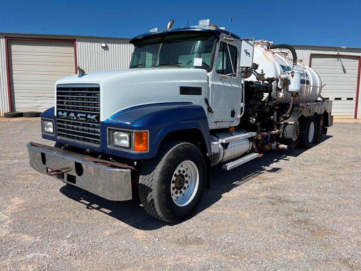 2001-mack-ch613-image-1