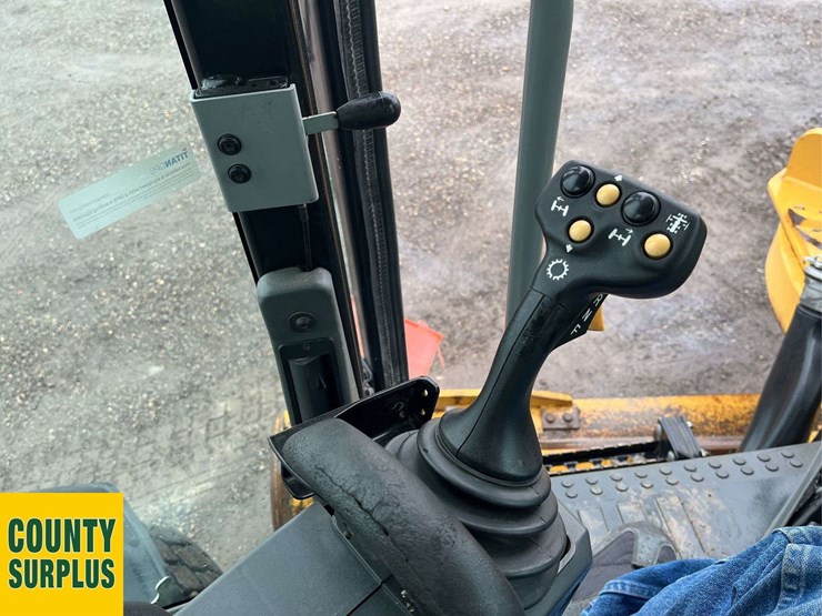 2015-caterpillar-160m-awd-image-12