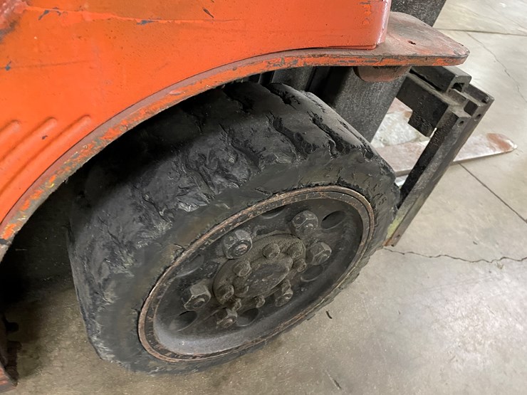 #8017-•-toyota-lp-powered-forklift-image-11
