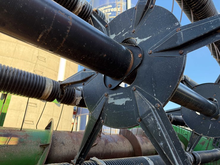 john-deere-216-image-12