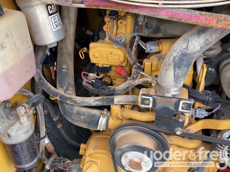 2014-caterpillar-299d-image-12