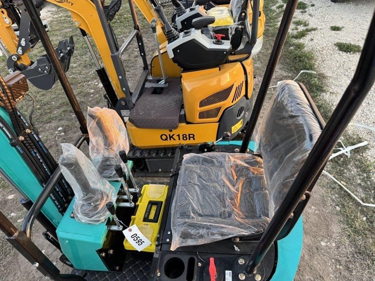agt,-qh12r-mini-excavator,-gas-engine,-fixed-image-7