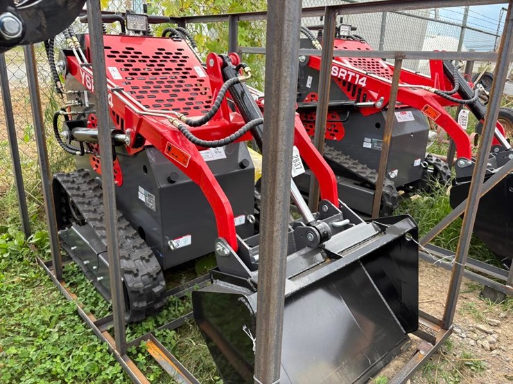agt-ysrt14-stand-on-skid-loader-image-3