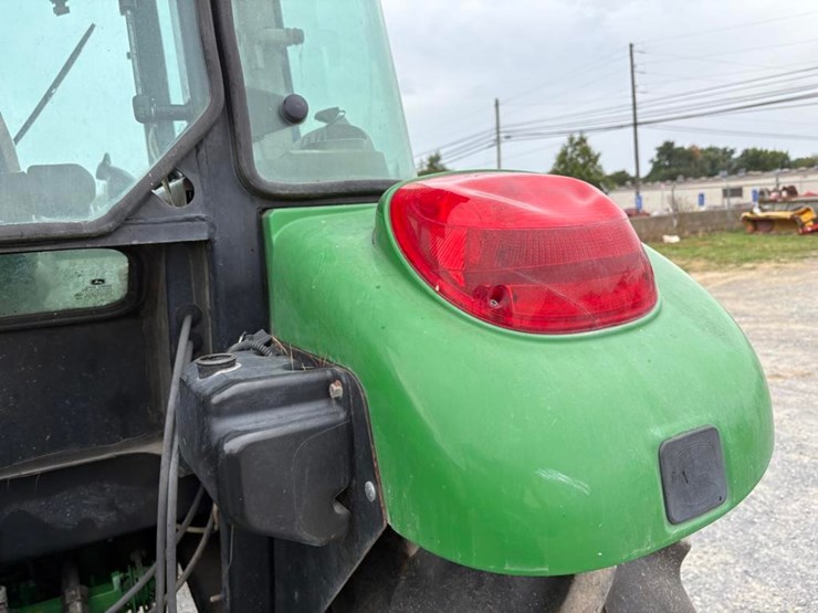 2012-john-deere-5083e-image-12
