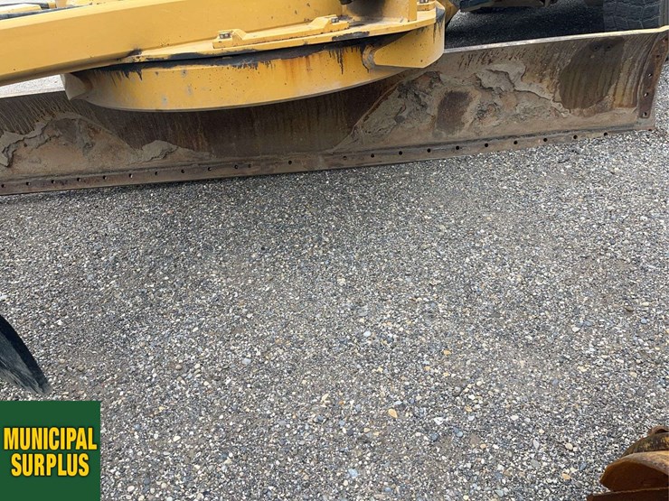 2011-caterpillar-160m-image-12