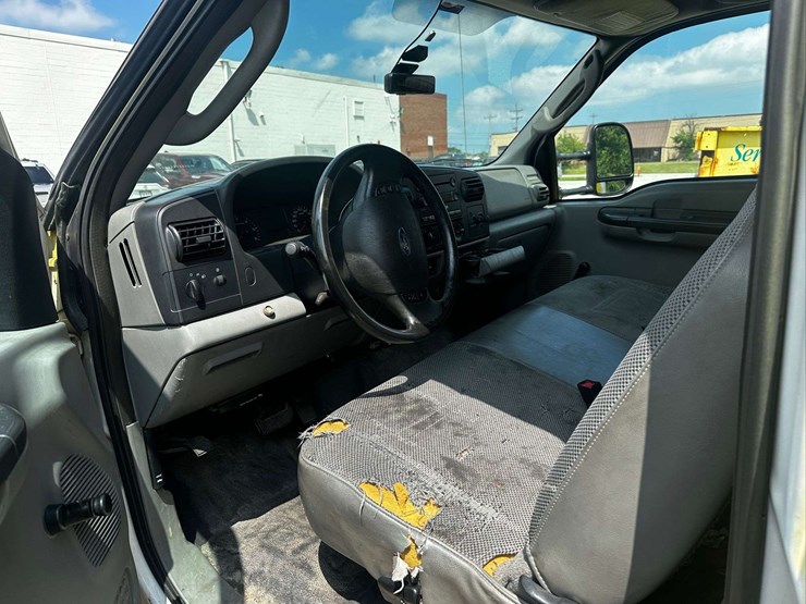 2005-ford-box-truck---blown-engine---will-need-towed---vin-#-1-fdxf46y05eb77980-image-26