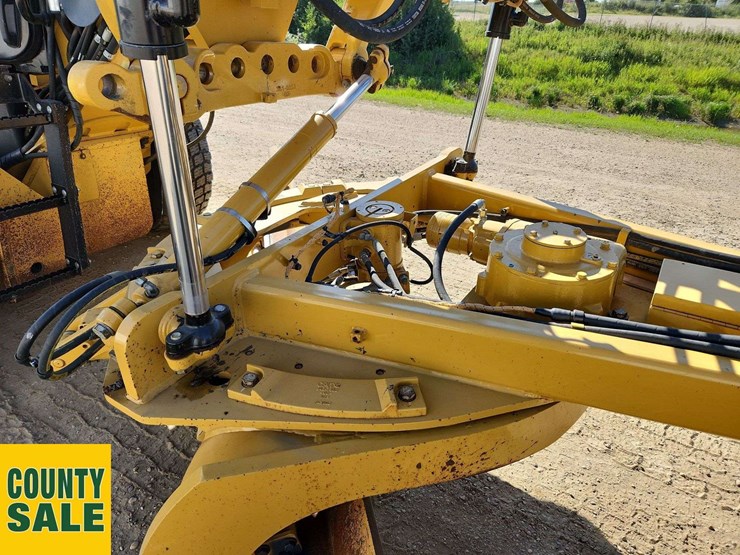 2020-caterpillar-150-awd-image-43