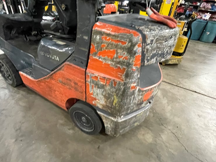 #8019-•-toyota-lp-powered-forklift-image-20