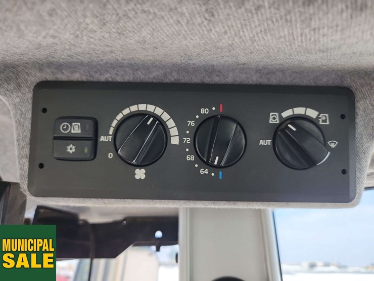 2015-volvo-l90g-image-16