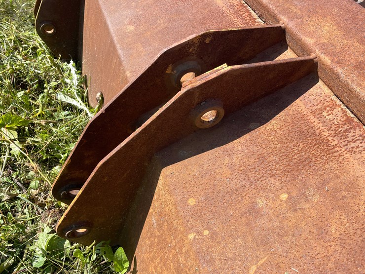 #1149-•-front-loader-bucket-attachment-image-15