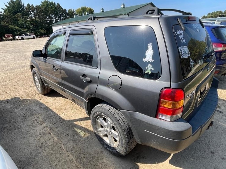 2005-ford-escape-image-9