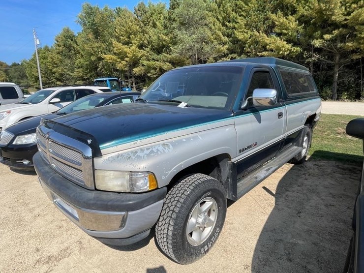 1996-dodge-ram-1500-image-1