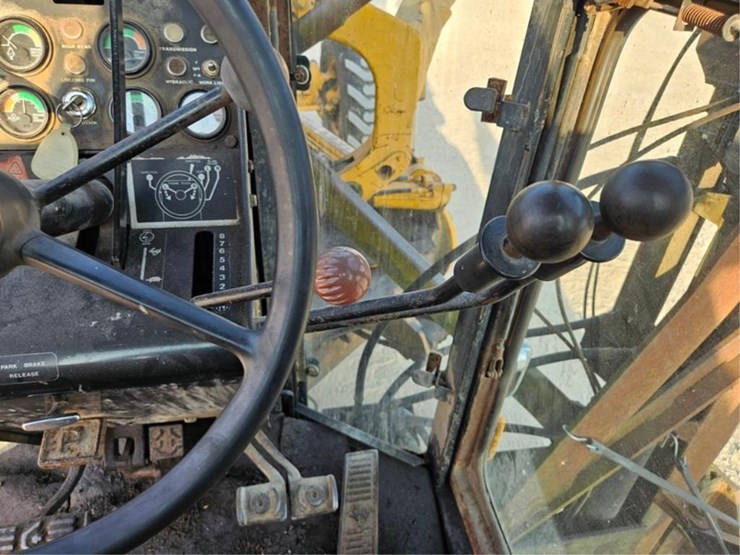 2012-deere-770a-image-44