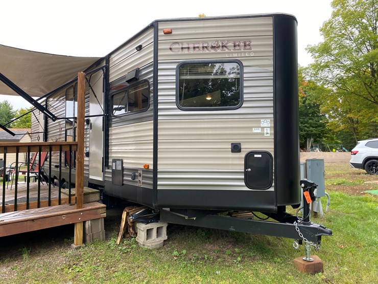 #3304-•-2016-cherokee-limited-274vfk-camper-(has-wi-title)-(three-lakes,-wi)-image-13