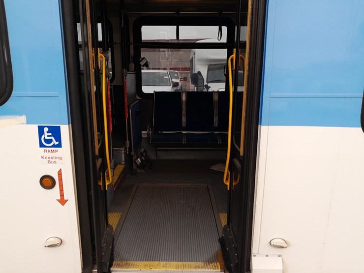 lot#---2007-new-flyer-c40lfr-transit-bus-image-6