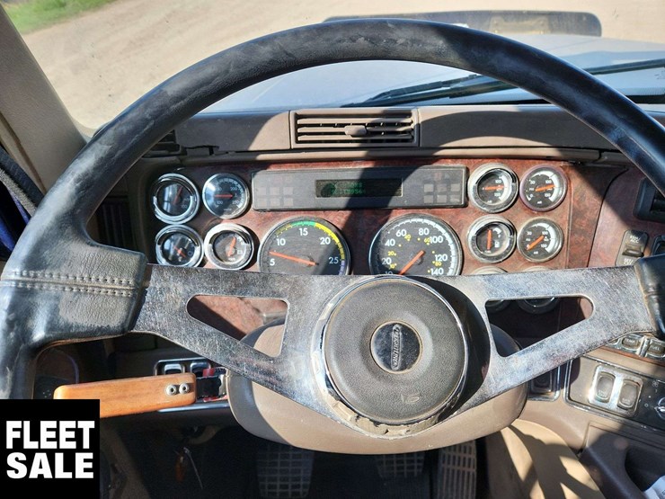 2003-freightliner-coronado-132-image-8