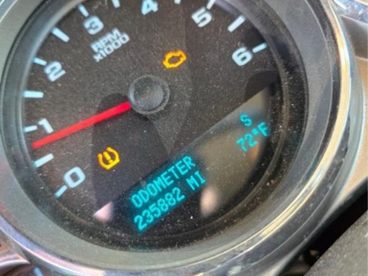 2011-chevrolet-2500-image-23