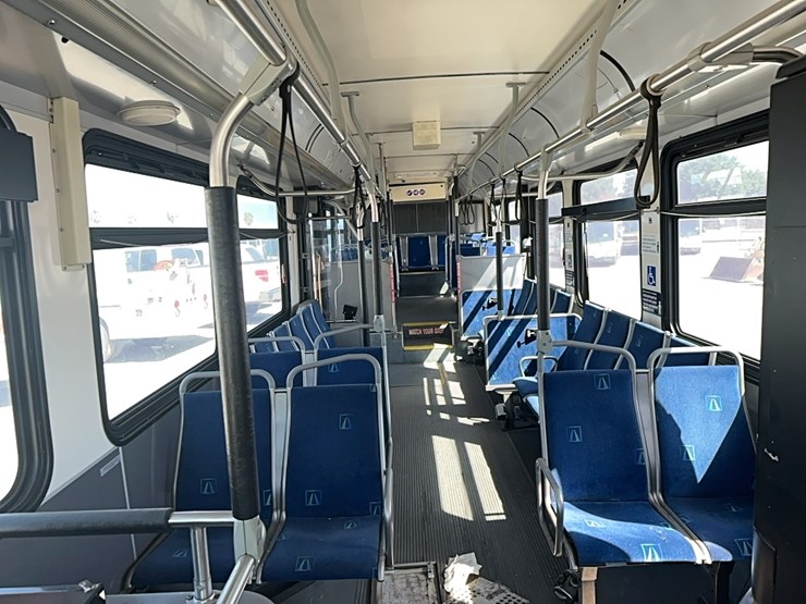 lot#--2012-new-flyer-c40lfr-transit-bus-image-6