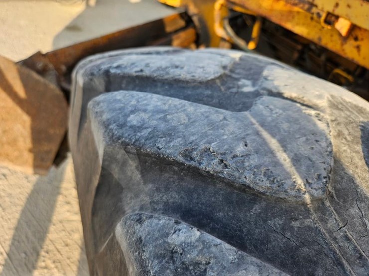 2012-deere-770a-image-53