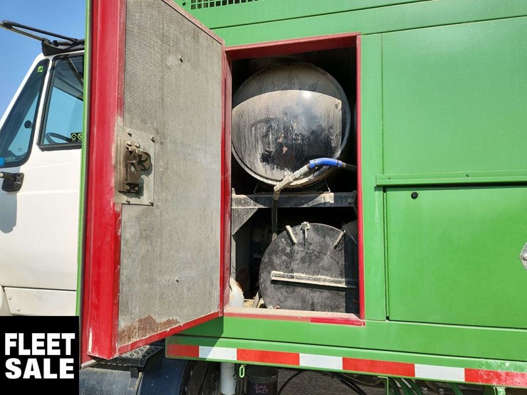 2005-international-workstar-7600-image-22