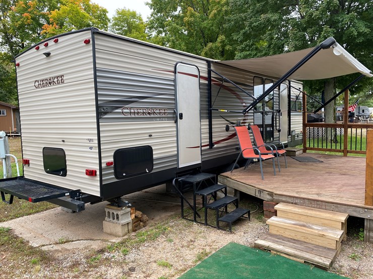 #3304-•-2016-cherokee-limited-274vfk-camper-(has-wi-title)-(three-lakes,-wi)-image-3