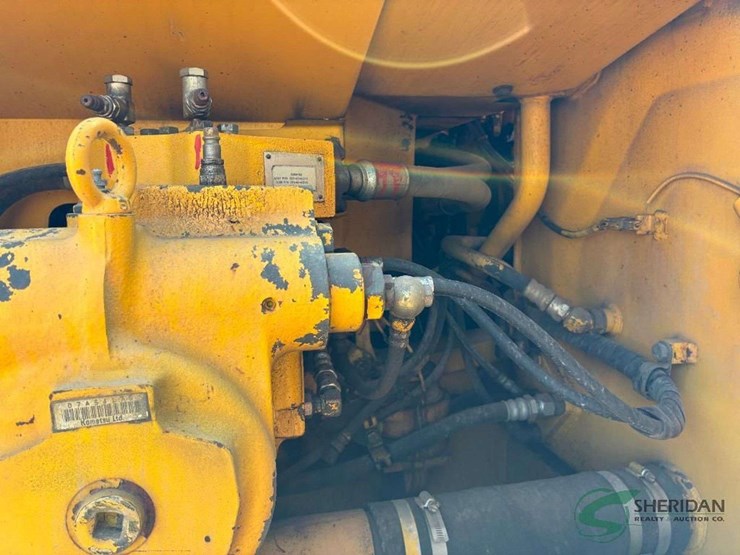 komatsu-pc220-lc-image-13