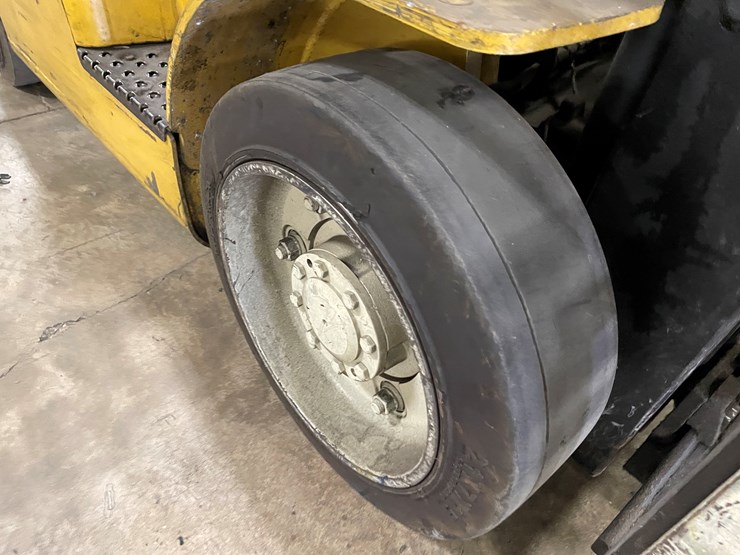 #8010-•-yale-lp-powered-forklift-image-11