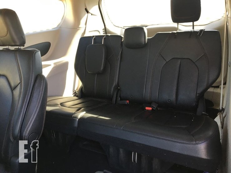 2017-chrysler-pacifica-image-10